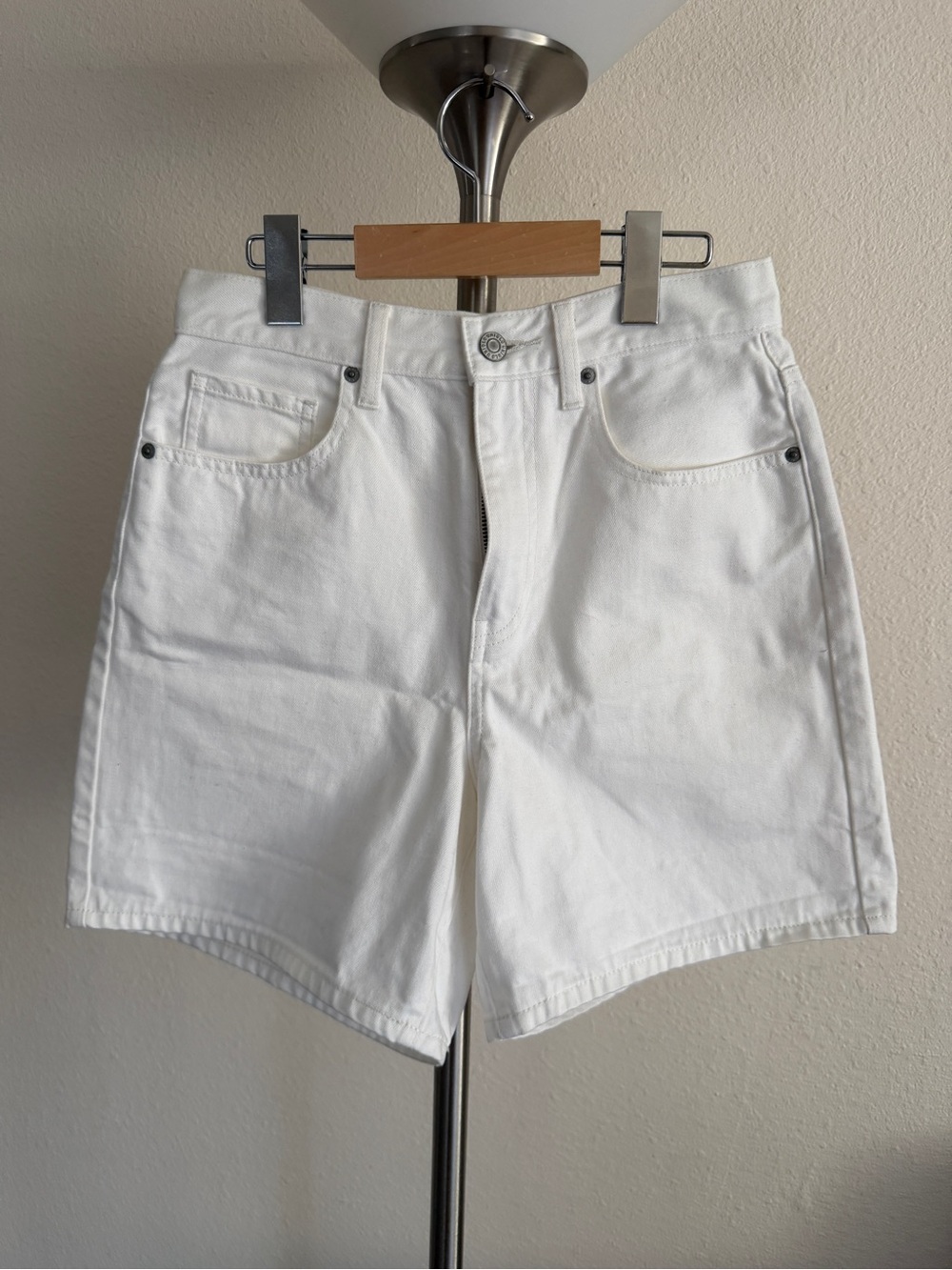 Uniqlo White High-Rise Denim Shorts with Five-Pocket Styling